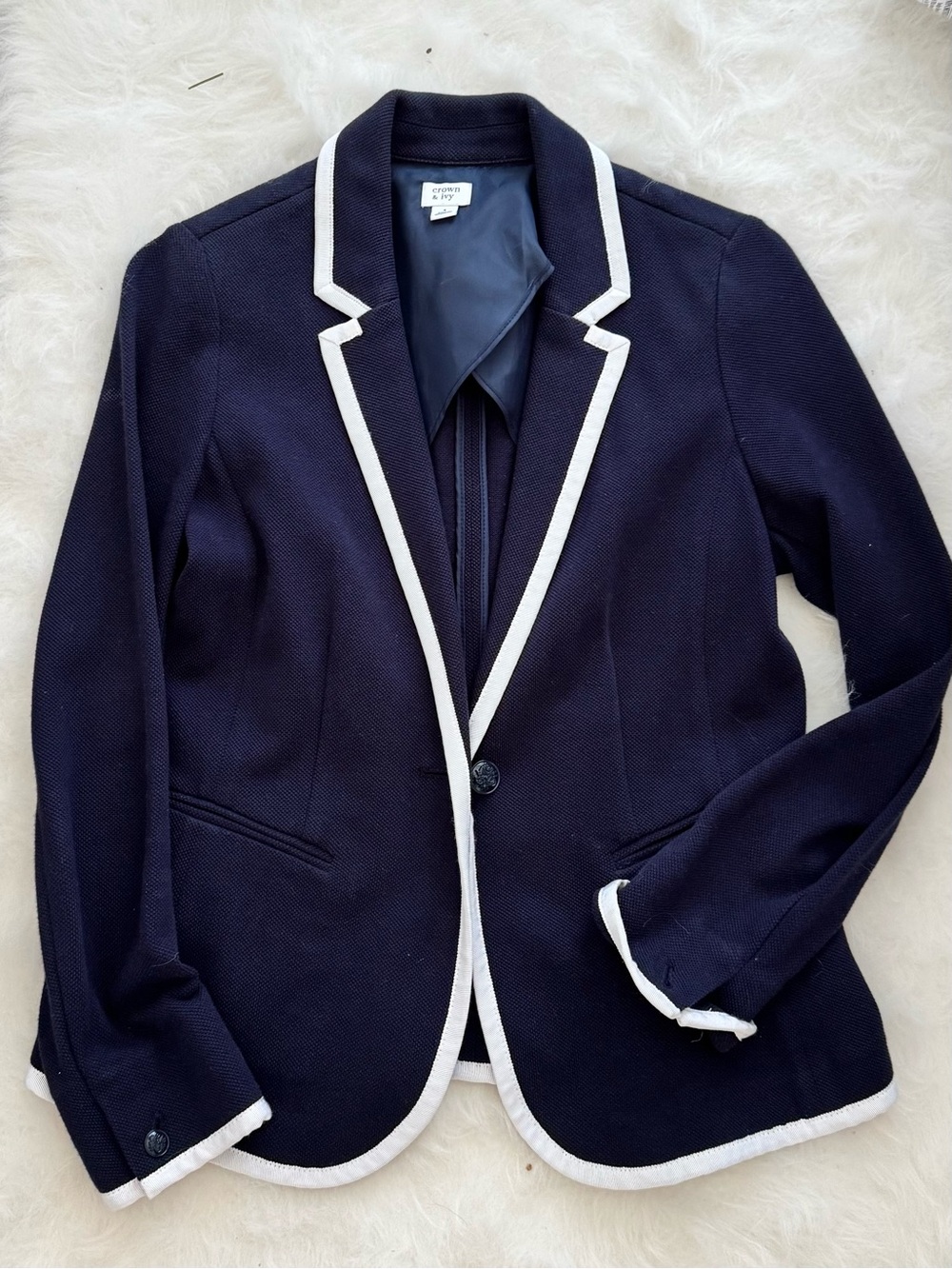 crown & ivy navy blazer with white trim